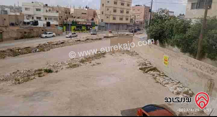 قطعة أرض مساحة 990م للبيع في الزرقاء الاتوستراد مقابل صيدلية الاسرة 