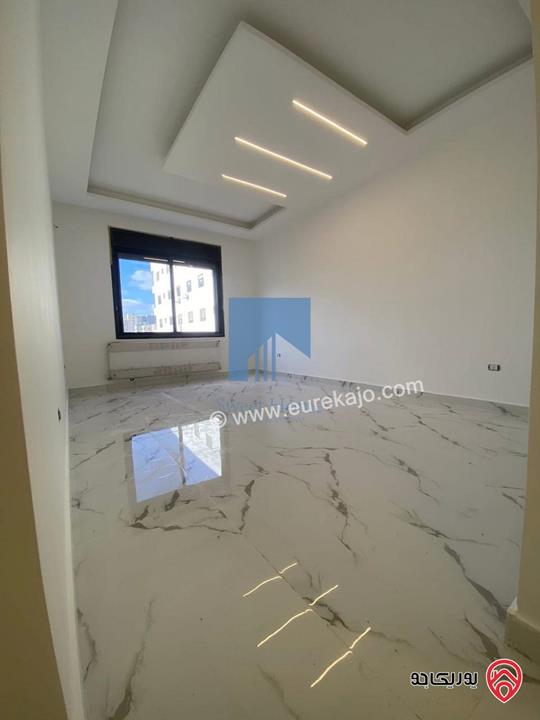 شقة فاخرة للبيع في عمان - خلدا قرب إشارة البنك العربي ومركز زها طابق ثاني 220م تشطيب سوبر ديلوكس لم تسكن