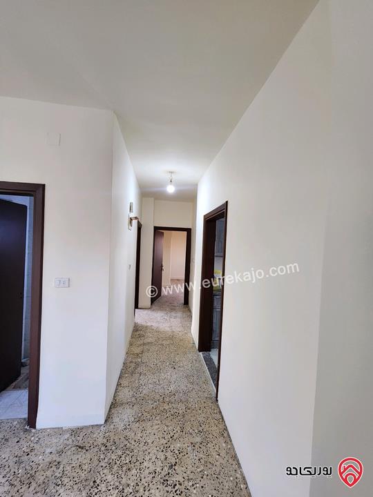 شقة طابق ثالث مساحة 130م داخلي و ترس 60م للبيع في عمان - ضاحية الحاج حسن 