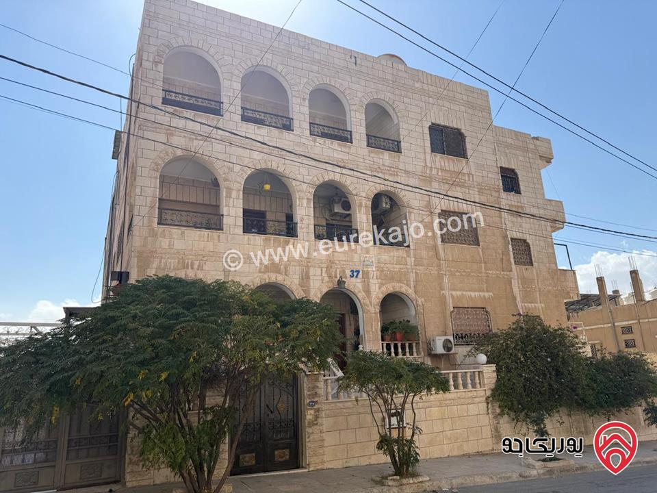 شقة مساحة 216م طابق ثاني للبيع في الزرقاء - الزرقاء الجديدة 