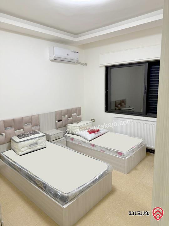 شقة ارضية مفروشة مساحة 180م داخلي و 50م خارجي تراس ومدخل خاص للإيجار في عمان - الرابية 