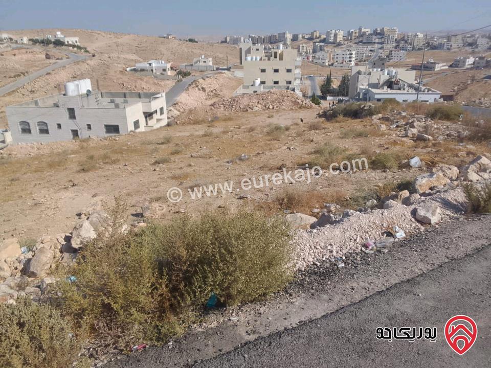 ارض تجارية مساحة 600م على شارعين للبيع في الزرقاء - البتراوي