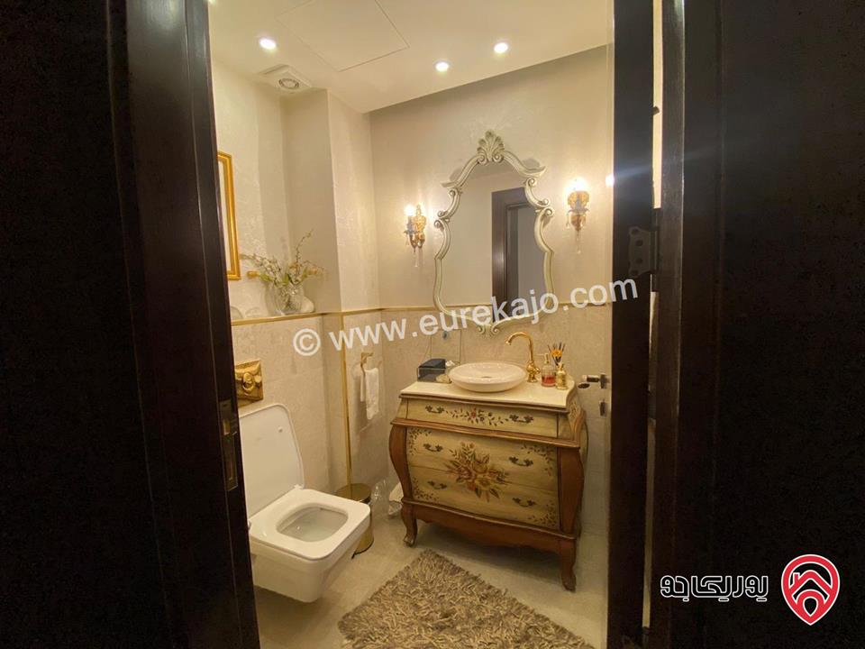 شقة فاخرة طابق ثالث مساحة 311م للبيع في عمان - دير غبار