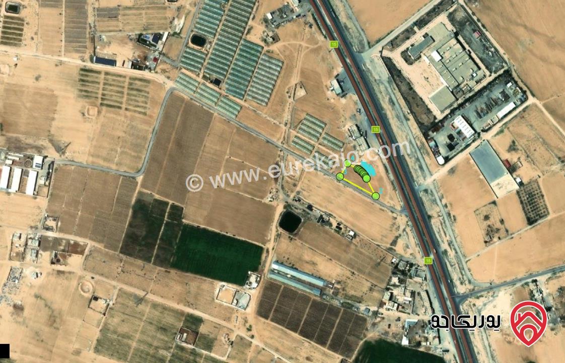 قطعة ارض مساحة 1984م للبيع من أراضي جنوب عمان مميزة جدا واجهة على شارع 86م ثاني نمرة عن الشارع الرئيسي عمان العقبة جميع الخدمات متوفرة 