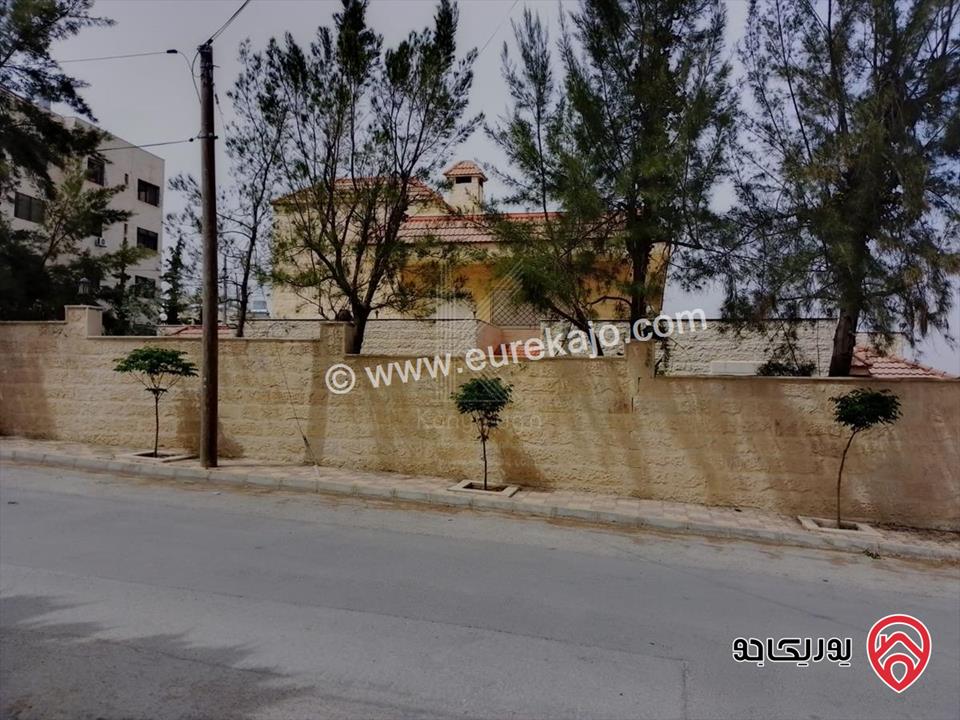 فيلا فاخرة مستقلة مساحة 1200م على ارض 3 دونم و 976م للبيع في عمان - الجبيهة