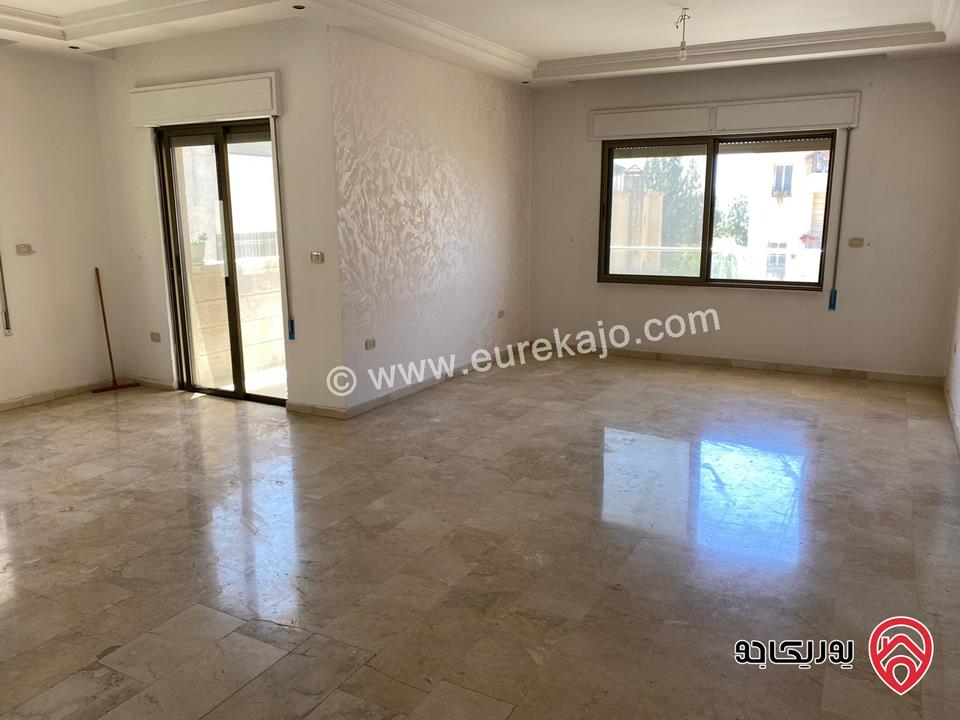 شقة طابقية مفروشة مساحة 275م للإيجار أو للبيع في عمان - دير غبار