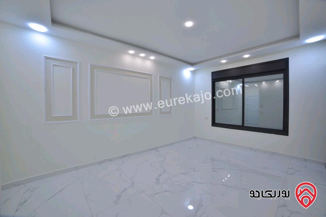 شقة طابق أرضي مساحة 173م داخلي و 160م خارجي للبيع في اربد - ايدون