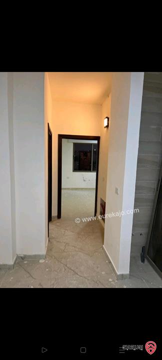شقة جديدة طابق أخير دوبلكس مساحة 240م للبيع في اربد
