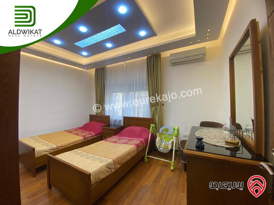 شقة للبيع او للايجار في عمان - الدوار الخامس طابق أرضي مساحة البناء 110م ومساحة الترس 30م