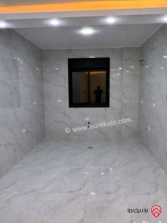 شقة طابق ارضي مساحة 120م للبيع في الزرقاء الجديدة