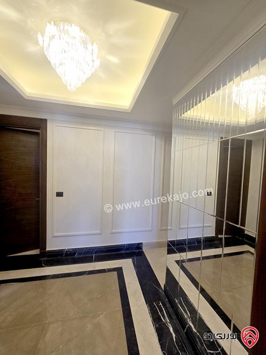 شقة مفروشة دوبلكس اخير مع رووف مساحة 300 متر فخمة ومطلة للإيجار السنوي في جبل عمان 