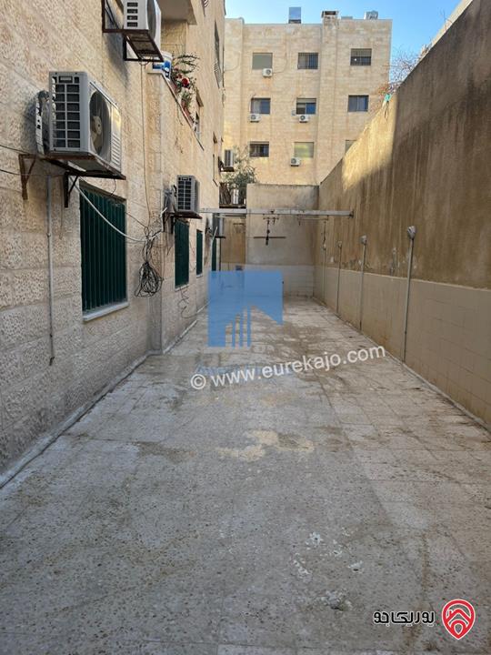 شقة شبه أرضية مساحة 143م داخلي مع ترسات 100م للبيع في عمان - عرقوب خلدا