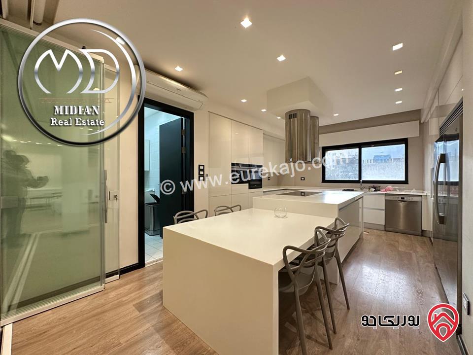 شقة مفروشة للايجار في عمان - ام السماق مساحة 300م طابق أول تشطيبات و ديكورات فندقية فرش فاخر اطلالة جميلة بسعر مميز