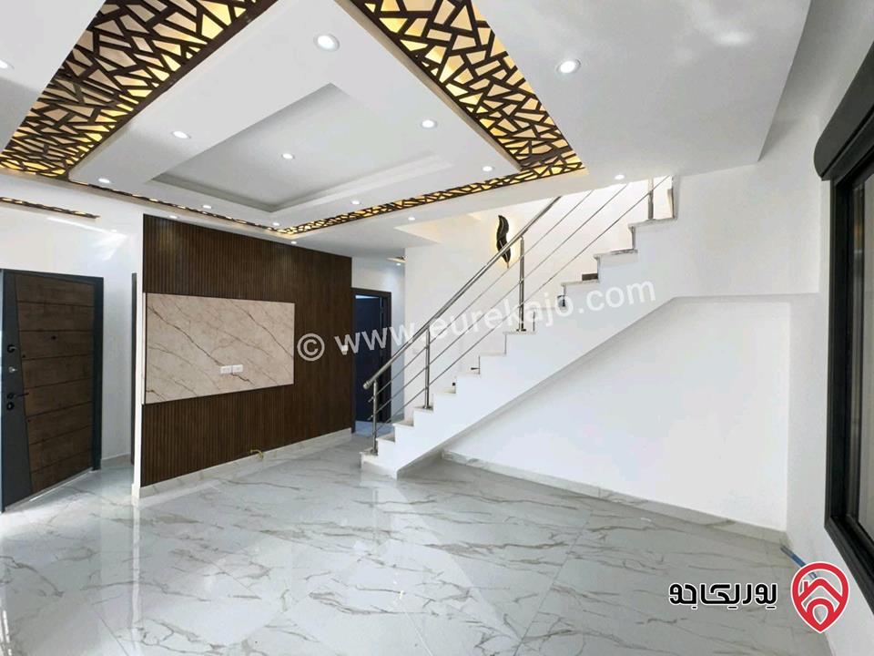 شقة طابق ثالث دوبلكس مع رووف مساحة 173م إطلالة بانورامية للبيع في عمان - شفا بدران