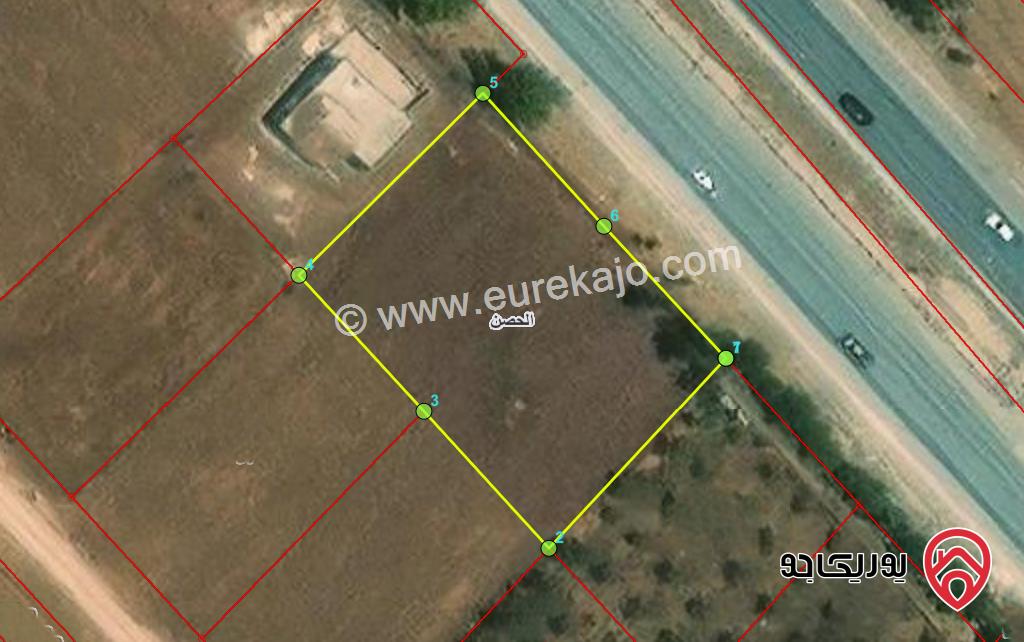 قطعة ارض تجارية مساحة 1493م للبيع في اربد على طريق اربد عمان مباشرة    