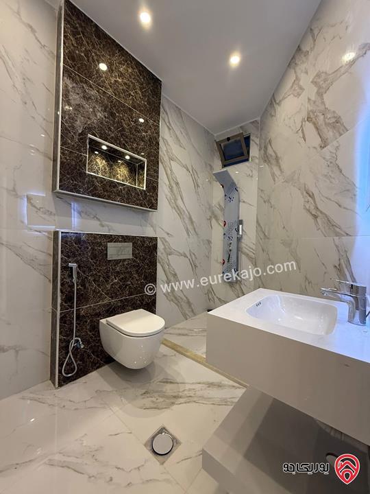 شقة للإيجار شبه ارضية مساحة 120م مع ترس 60م في عمان - ضاحية الاستقلال