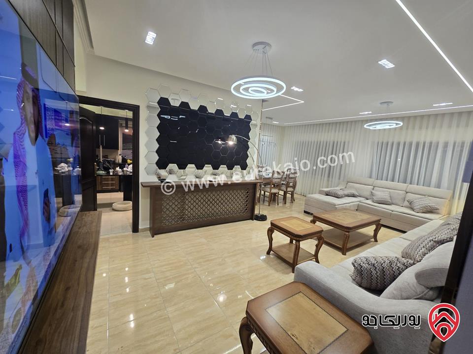 شقة فاخرة مفروشة للايجار ثلاث غرف نوم في الدوار السابع