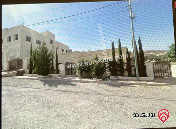 منزل مستقل مساحة 230م على أرض 550م للبيع في الزرقاء - ام رمانة