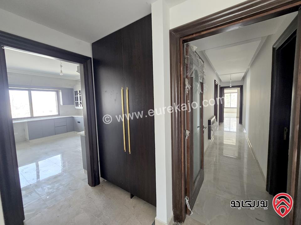 شقة جديدة مطلة فارغة مساحة 240م للإيجار في عمان - الرابية