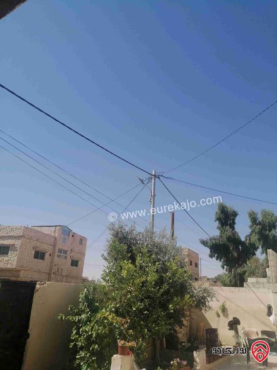 بيت مكون من شقتين على أرض 340م للبيع في المفرق الخالديه