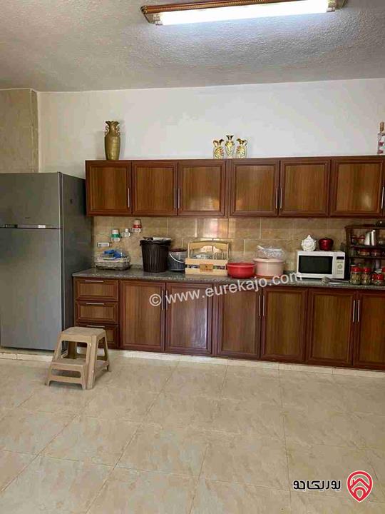 منزل طابقين مساحة 500م وأرض 1000م للبيع بسعر قابل للتفاوض في عمان - أم البساتين