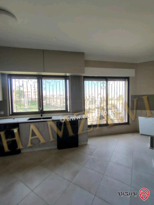 شقة طابق أرضي مساحة 220م داخلي و 100م خارجي للايجار في عمان - عبدون 