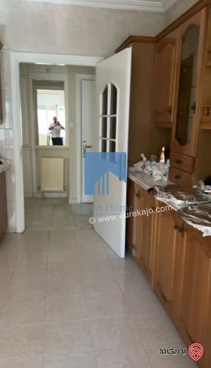 شقة أرضية مميزة للبيع في عمان - أم أذينة خلف رواد الخير 190م مع حديقة وترسات 150م بسعر مغري