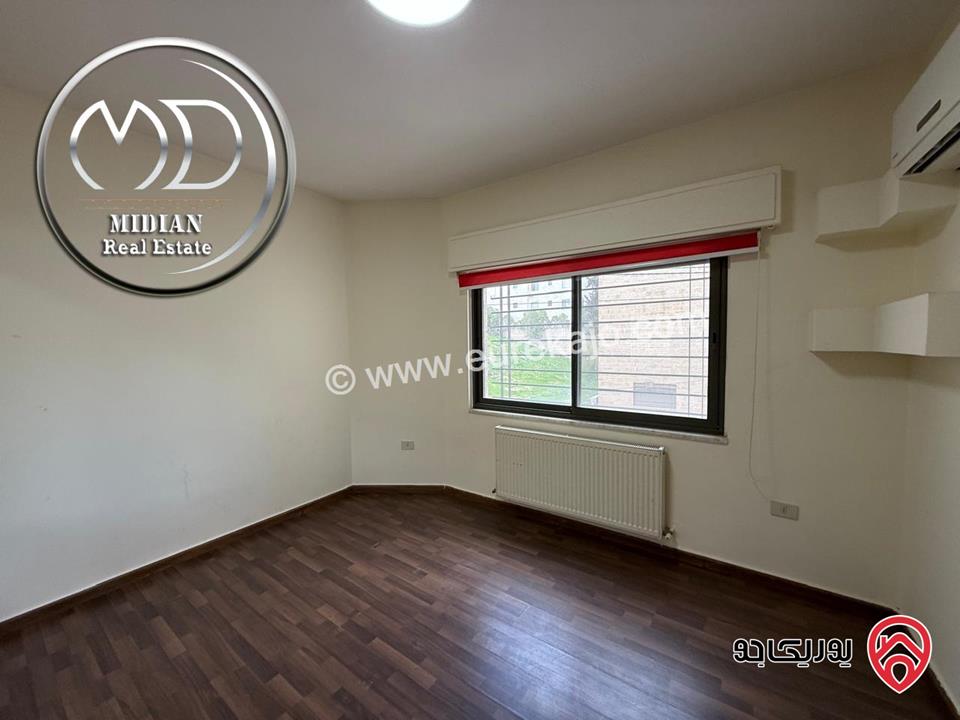 شقة أرضية فارغة للايجار في عمان - عبدون مساحة 230م 4 نوم تشطيبات و ديكورات عصرية فاخرة تصلح للأجانب و الهيئات الدبلوماسية