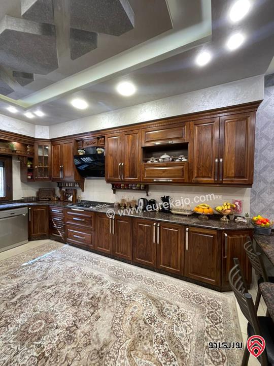 فيلا مساحة الارض 758م مساحة البناء 700م على شارعين للبيع في الزرقاء - ضاحية المدينة المنورة