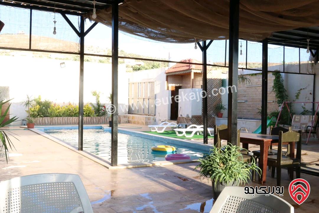 مزرعة مساحة الأرض 2 دونم و 500م والبناء 250م للبيع من أراضي شمال عمان - موبص