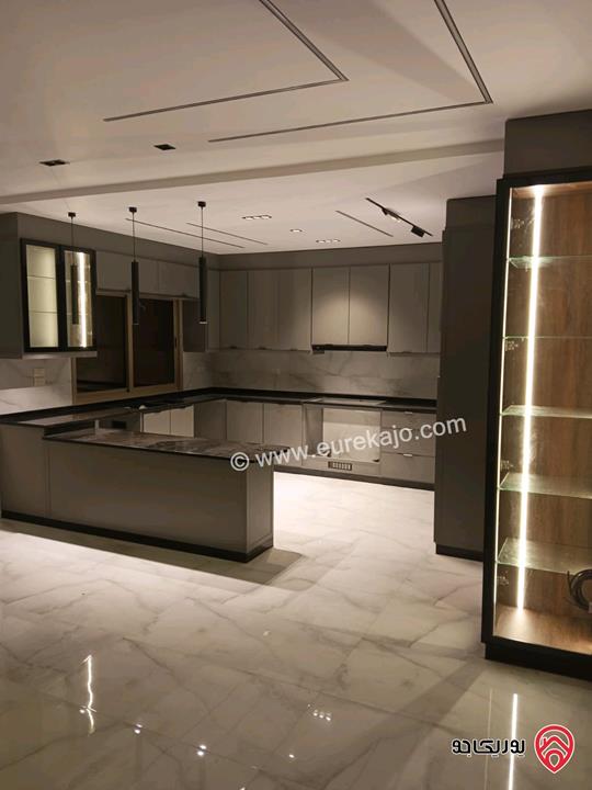 فيلا طابقين مساحة 340م على أرض 319م للبيع في الزرقاء - شومر 