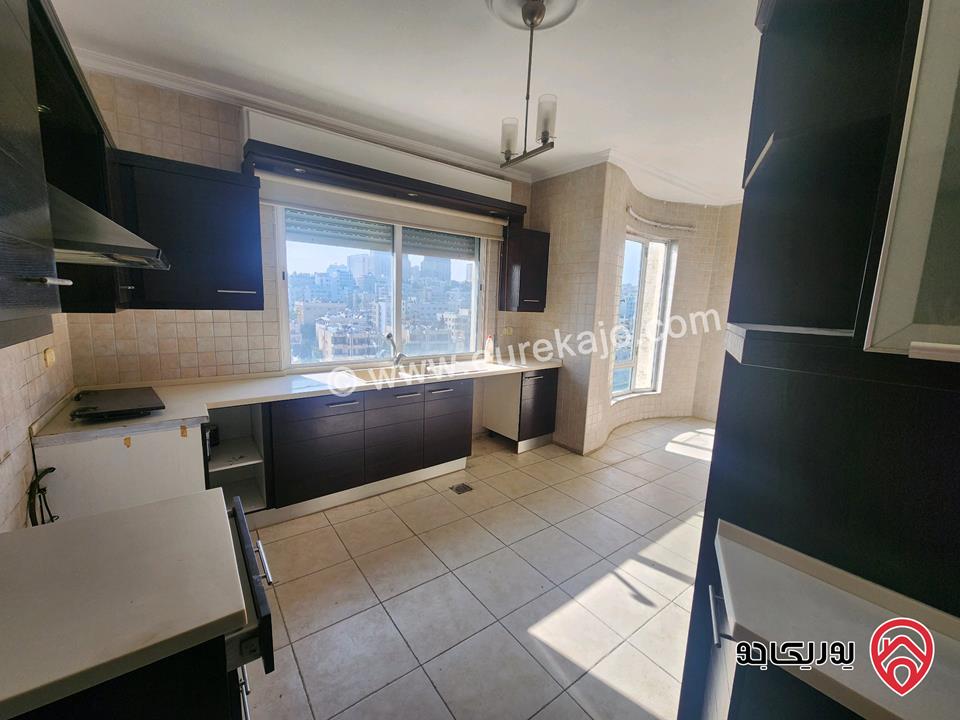 شقة مساحة 200م طابق ثالث للبيع في عمان - الشميساني 