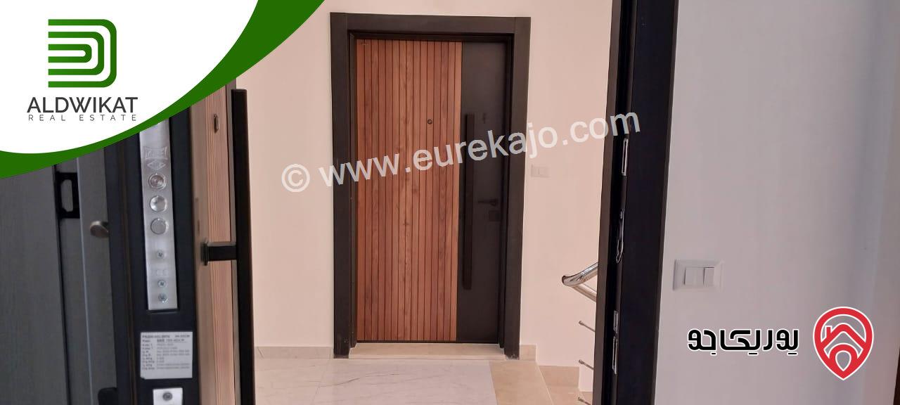 شقة طابق ثاني للبيع في عمان - البنيات / طريق المطار مساحة 180م والترس 30م بالقرب من جامعة البتراء جديدة لم تسكن