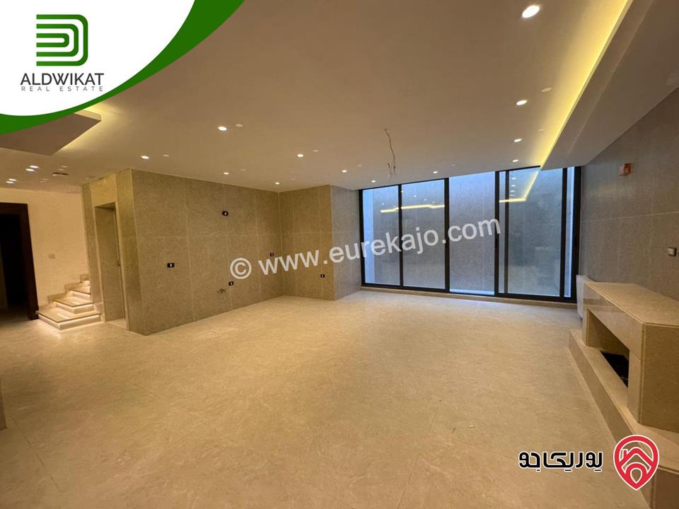 فيلا متلاصقة للبيع في عمان - دابوق مساحة الارض 500م ، البناء 780م ، الحديقة 50م والترس 150م