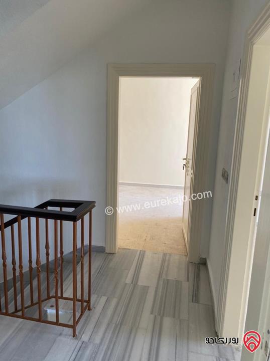 فيلا متلاصقة دوبلكس مساحة البناء 200م على أرض 150م للبيع في عمان - مرج الحمام 