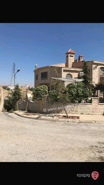 فيلا مساحة 600م للبيع في عمان - قرب مدارس الشويفات ونادي الجواد العربي