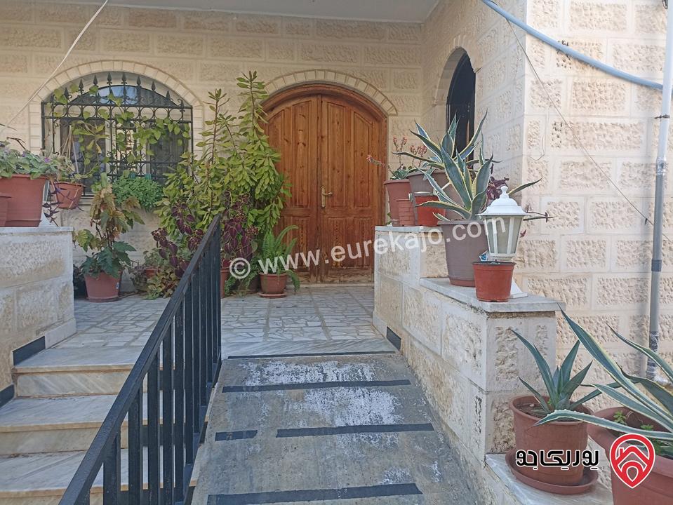 فيلا مساحة 600م على أرض 987م للبيع في اربد - الحي الشرقي