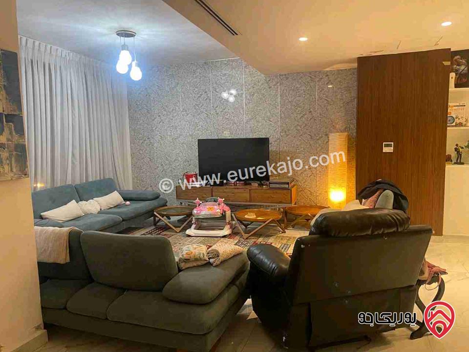 شقة طابق ثالث مع روف مساحة 226م للبيع في عمان - عبدون 