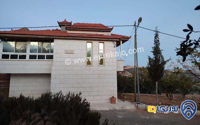 مزرعة مساحة الأرض 3400م ومساحة البناء 170م للبيع في جرش 