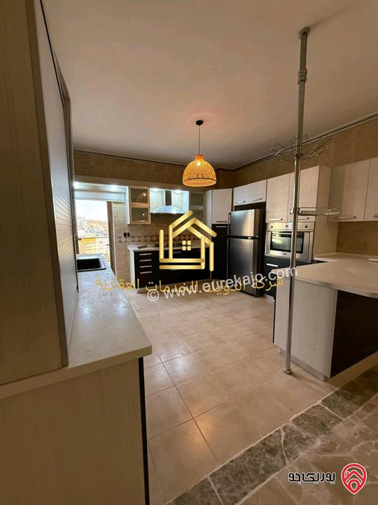 شقة فارغة طابق ثالث مساحة 195م للإيجار في عمان - دير غبار 