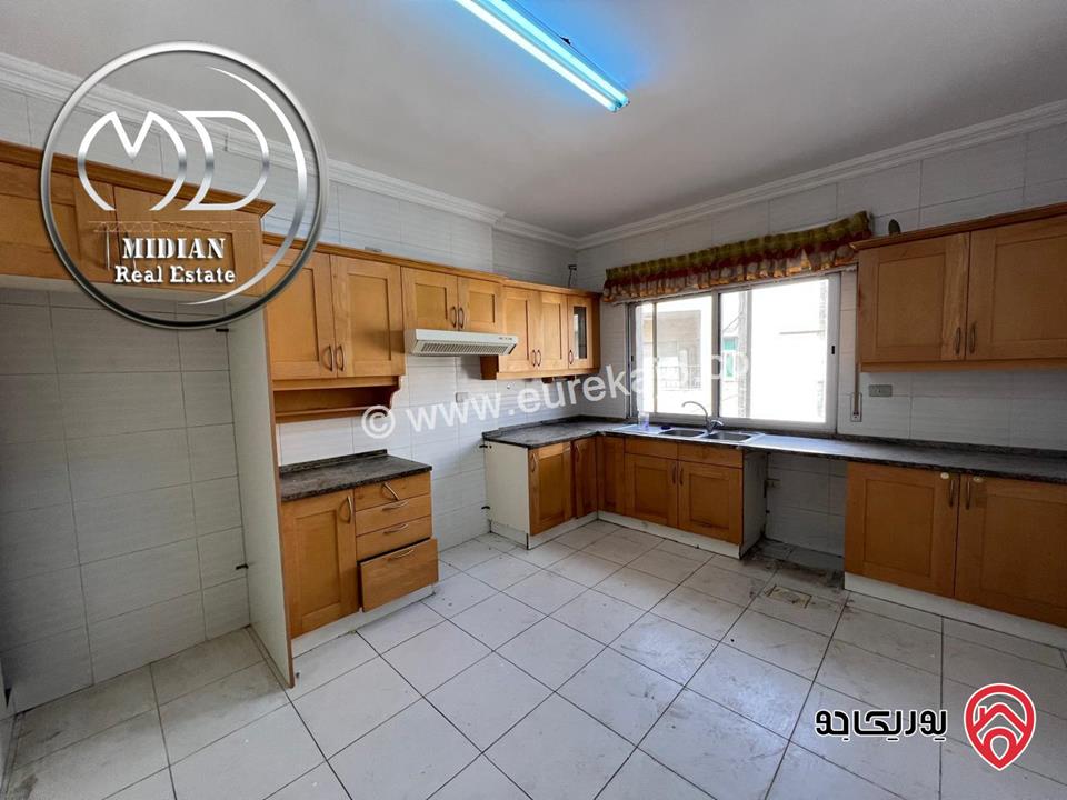 شقق فارغة للايجار في عمان - الرابية مساحة 195م تشطيب سوبر ديلوكس اطلالة جميلة بسعر مميز