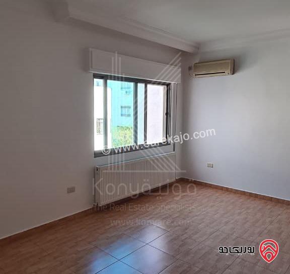 شقة مميزة طابق ثالث مساحة 240م للبيع في عمان - الكرسي