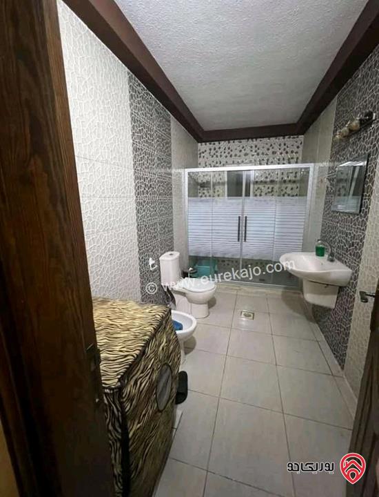 شقة أرضية مساحة 222م للبيع في اربد - الحي الشرقي