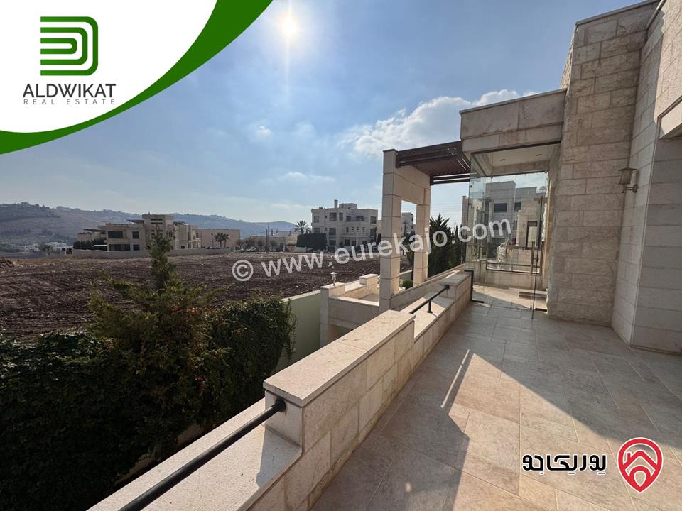 فيلا مساحة الارض 1600م ومساحة البناء 1100م مساحة الحديقة 400م للبيع في السلط - منطقة السرو 