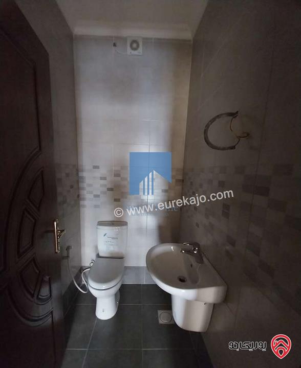 شقة مميزة طابق ثالث 180م مع روف 80م للبيع في عمان - الرابية