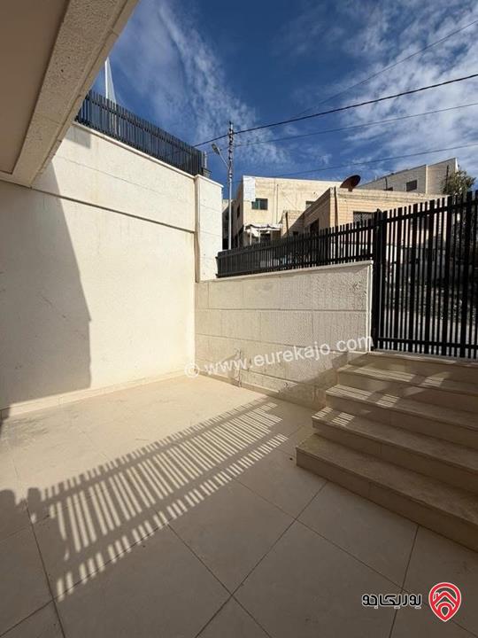 شقة سوبر ديلوكس شبه ارضي دوبلكس مساحة 228م مع ترس 40م للبيع في عمان - مرج الحمام 