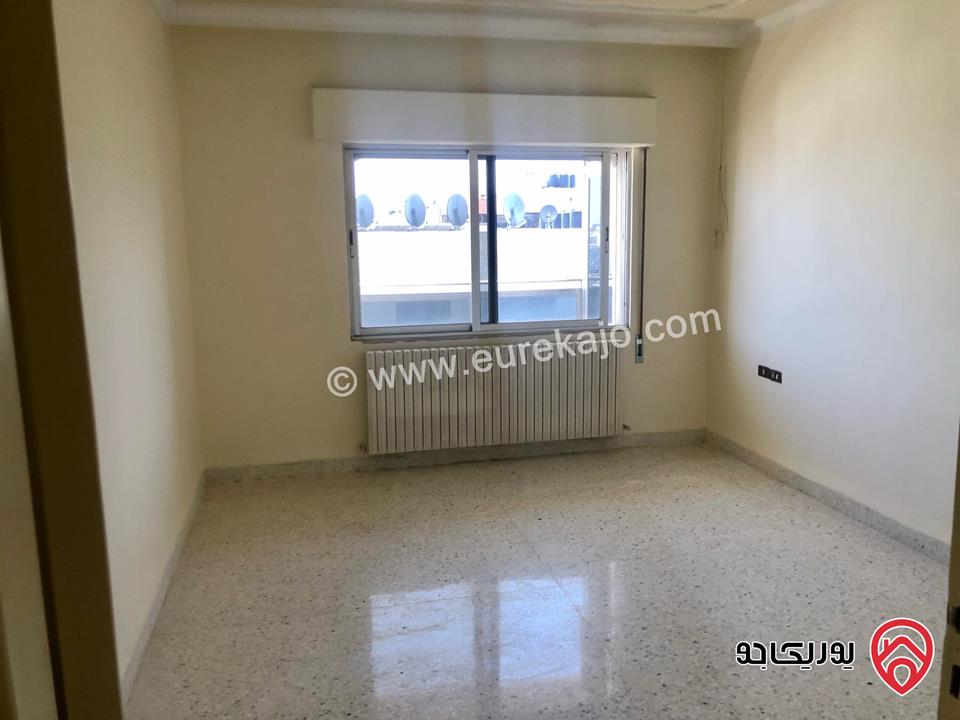 شقة مميزة مساحة 212م طابق ثاني للبيع في عمان - تلاع العلي خلف سوق سلطان 