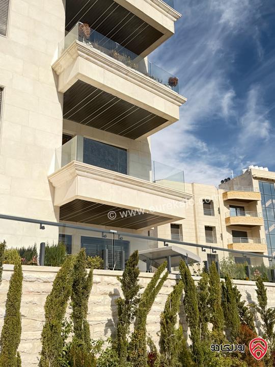 شقة فاخرة طابق أول مساحة 200م للبيع في عمان - دير غبار 