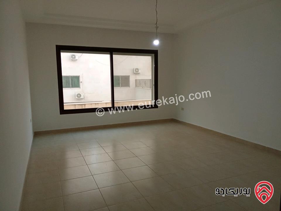 شقة مميزة مساحة 275م طابق أول للبيع في عمان - دير غبار 