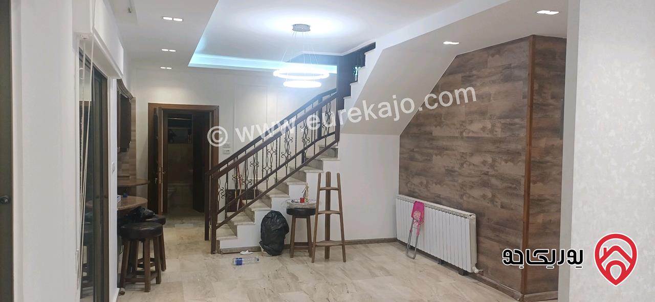 شقة طابق ثالث مع روف مساحة 250م للبيع في عمان - البنيات خلف مديرية الامن العام 